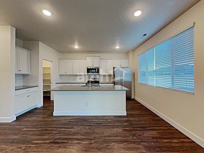 Foto del edificio - 9429 W Chino St