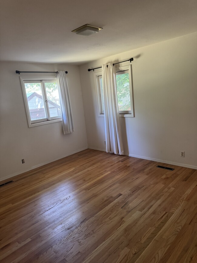 Building Photo - 938 Mabelle St