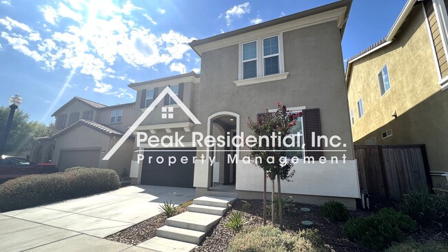 Foto del edificio - Newer North Natomas 5bd/2.5ba Home with 2 ...