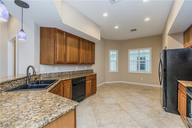 Building Photo - 3389 SW Sawgrass Villas Dr