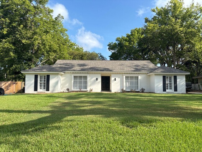 Foto del edificio - 3321 Ridgefield Dr
