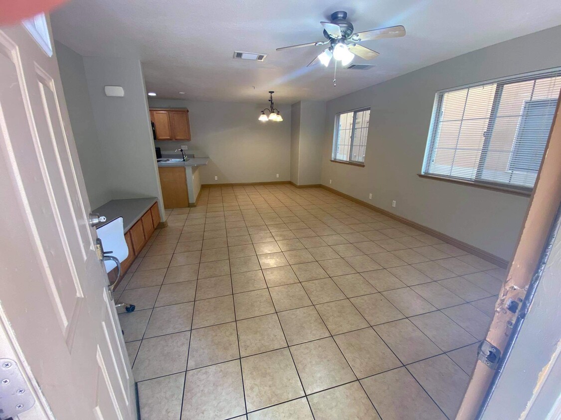 Foto principal - 819 H St