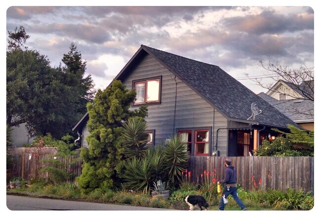 Casa desde la calle - 950 60th St