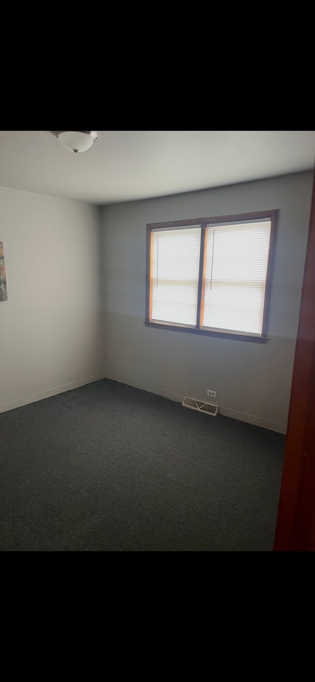 Foto del edificio - 100 Vana Dr