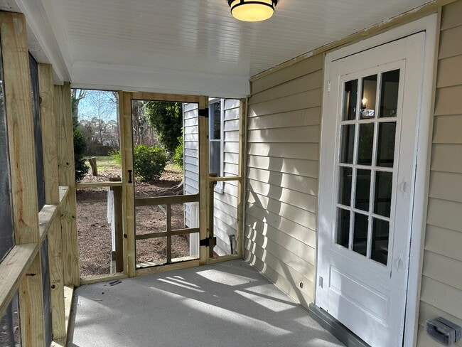Building Photo - Beautifully Remodeled 4-bedroom Cape Cod -...