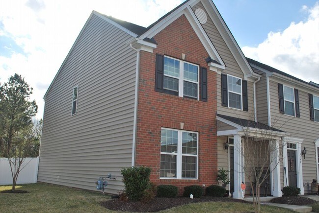 Building Photo - 8152 Creekside Village Dr