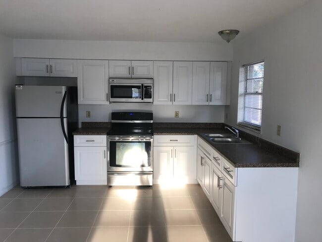 Foto del edificio - 16890 Carmen Ave