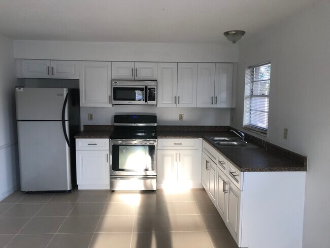 Foto del edificio - 16902 Carmen Ave