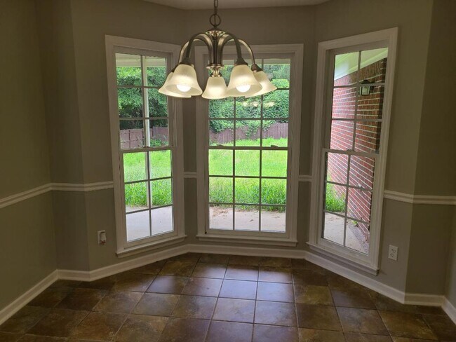 Foto del edificio - Rent ready 4 bedroom/ 2 bathroom