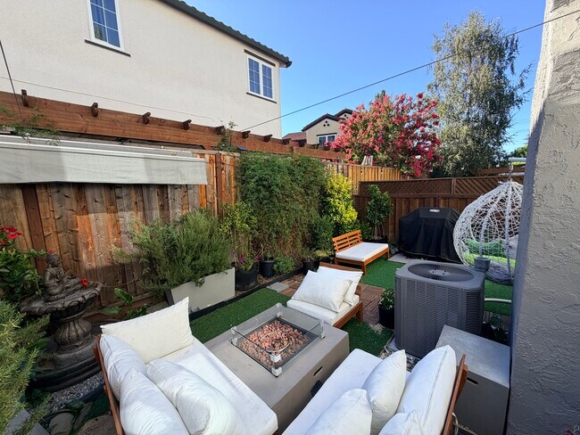 Patio interior - 4135 Stanley Blvd