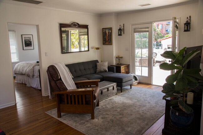 SPACIOUS LIVING ROOM LEADS TO DECK - 10830 Lindbrook Dr