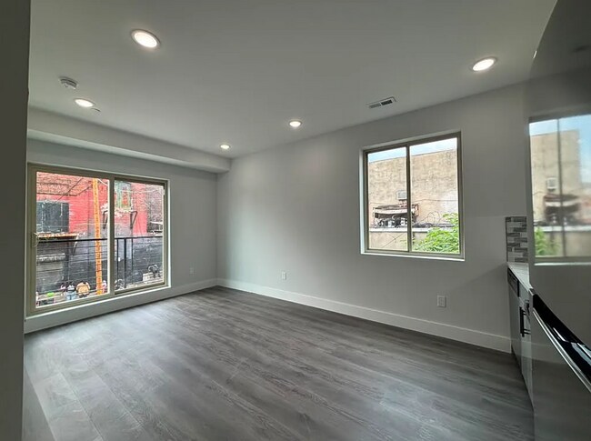 Foto del edificio - 675 N 41st St