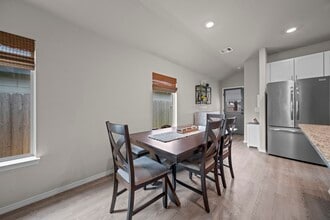 Building Photo - 14346 High Hl Dr