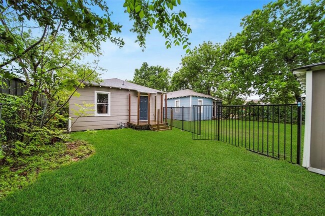 Building Photo - 5527 Eskridge St