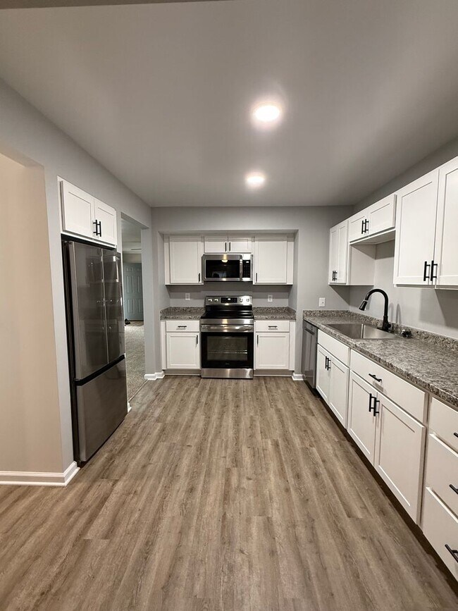 Foto del edificio - Newly Renovated 3 Bedroom 2 Bath w/ Flex Room Located in a Sought-after Neighborhood!