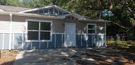 Building Photo - 702 Lynch St