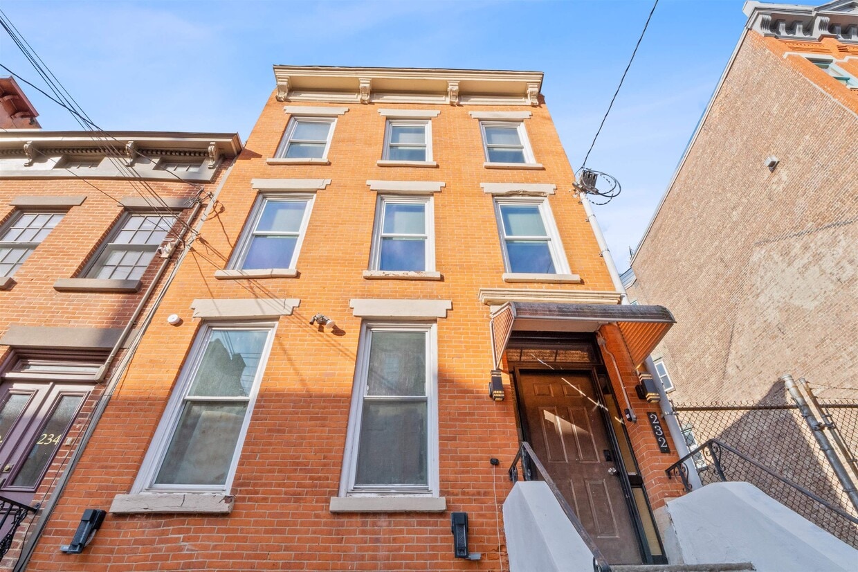 Foto principal - 232 1st St