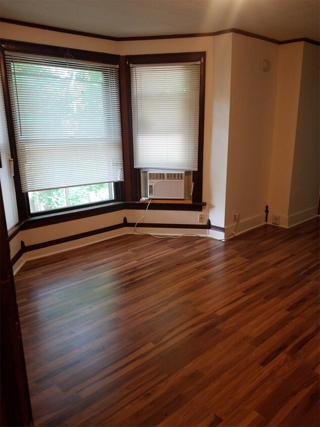 Primary Photo - 406 W Healey St