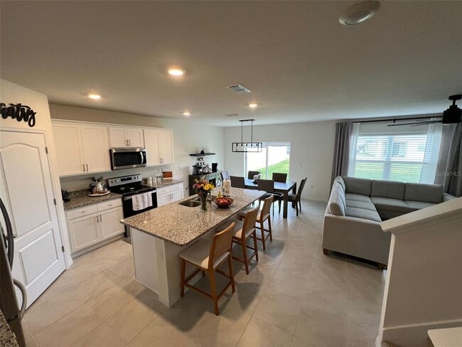 Building Photo - 5585 Winona Dr