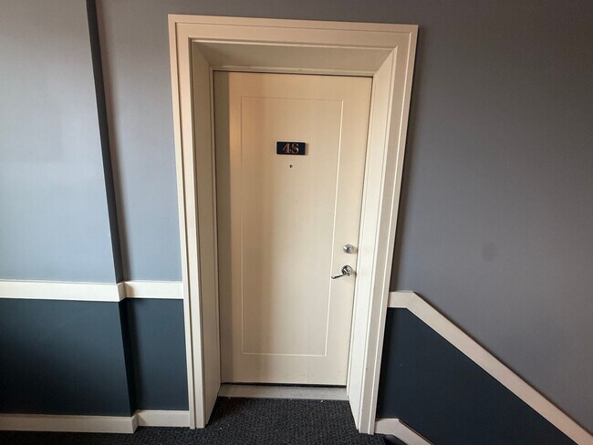 Foto del edificio - Luxury 3BR/2BA Condo – Prime Hyde Park Location, Modern Finishes