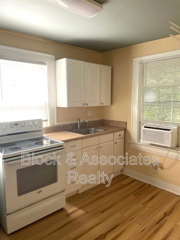 Building Photo - 1807 Sunset Dr