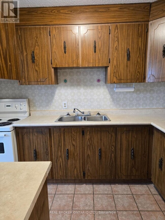 Building Photo - 97 Nonquon Rd