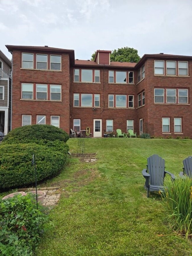 Building Photo - 1325 Morrison St