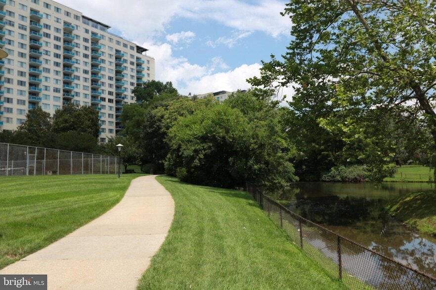 Building Photo - 10500 Rockville Pike
