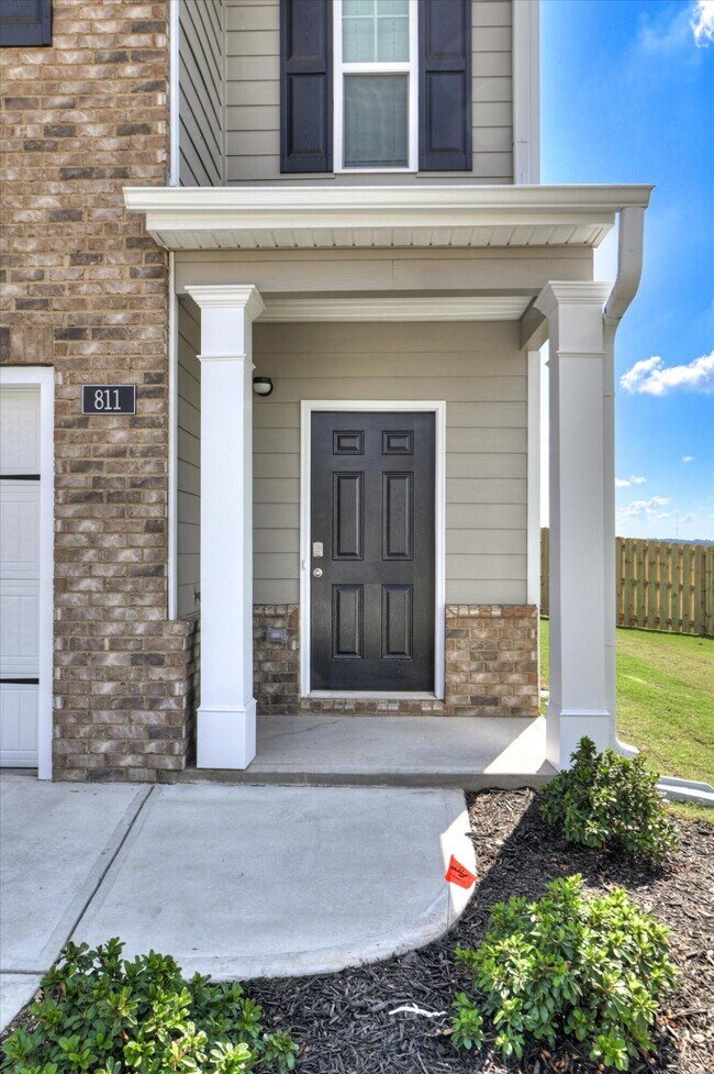 Building Photo - 811 Grovebury Ct
