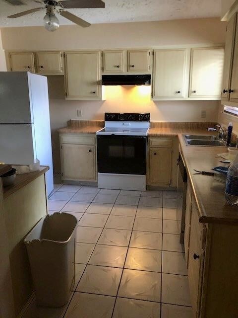 Building Photo - 13823 Fieldstone Dr