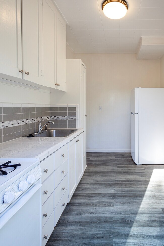 Building Photo - Charming 1-Bedroom Apartment with Loft and...