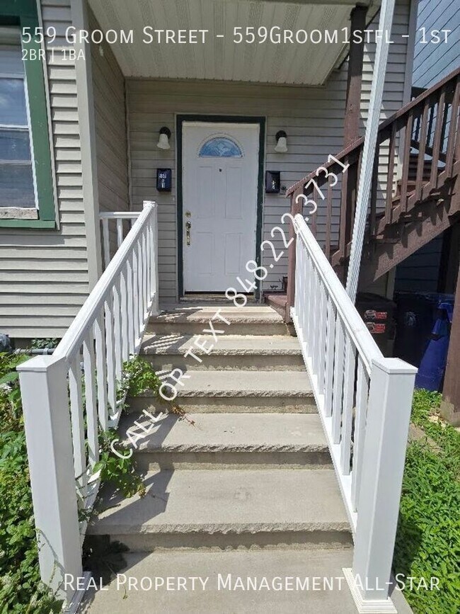 Building Photo - 559 Groom St