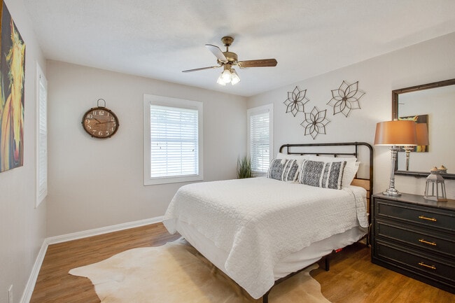 Foto del edificio - 4724 Lakeview Dr
