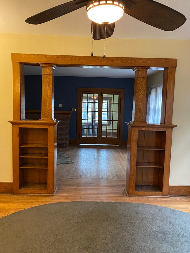 Comedor convertido en sala familiar - 839 McKinley Pky