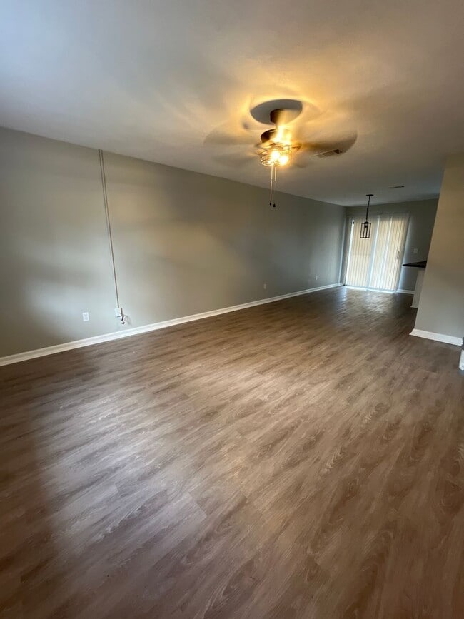 Building Photo - 1332 Fuller Rd