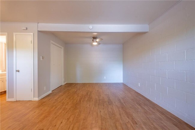 Foto del edificio - 901 Springdale Rd