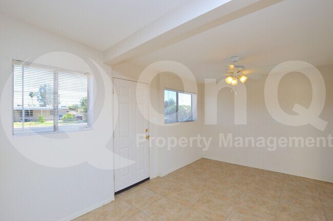 Building Photo - 26 E Ivy St