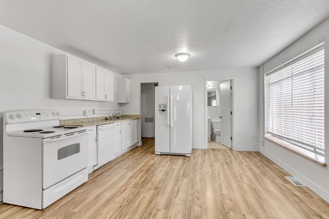 Building Photo - 13413 Minuteman Dr