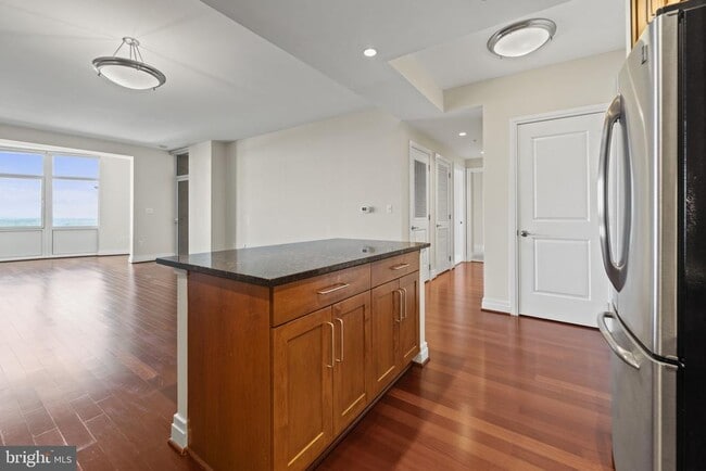 Building Photo - 8220 Crestwood Heights Dr