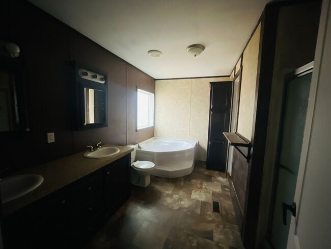 Building Photo - 570 S RR AD - Country property!