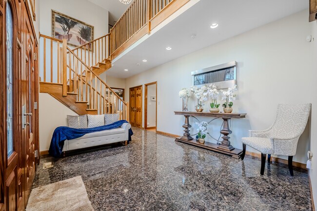 Foto del edificio - 723 Laurie Ln