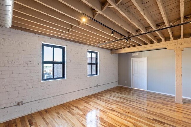 Building Photo - 116 N 4th St