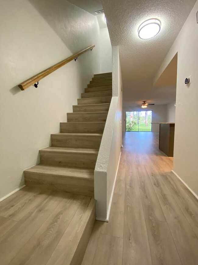 Foto del edificio - 2 Story Trails Townhome