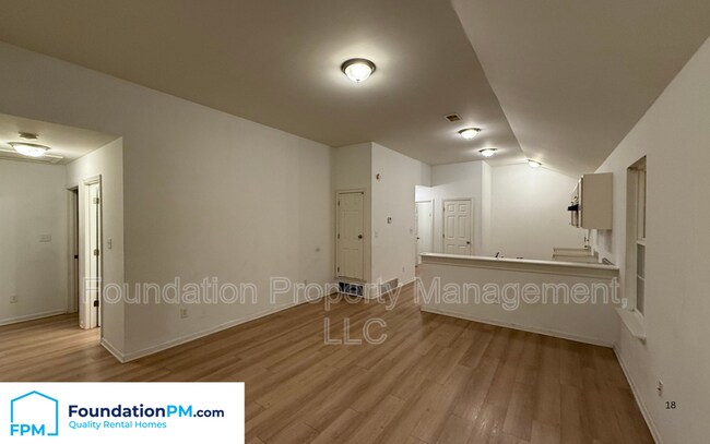 Foto del edificio - 5 E Byfield Dr