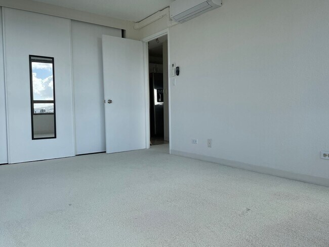 Foto del edificio - 4 Months of Discounted Rent! Sunny, 8th Flr Unit in Boutique Building with Gorgeous Views from Sp...