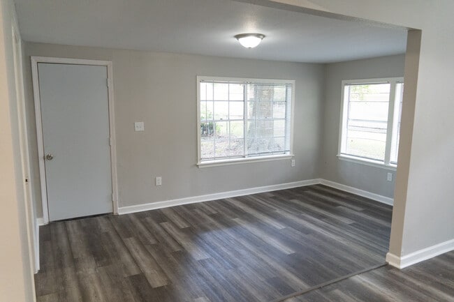 Building Photo - 1104 Southampton St