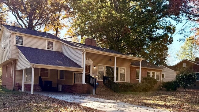 Building Photo - AVAILABLE NOW!