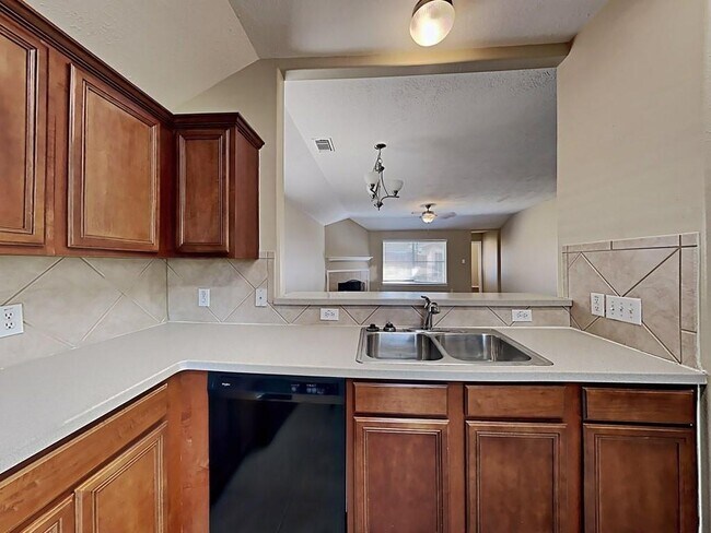 Building Photo - 2513 Cloudcroft Dr