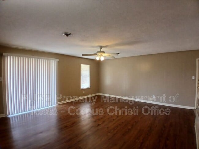 Building Photo - 10745 Kingwood Dr