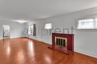 Building Photo - Unit